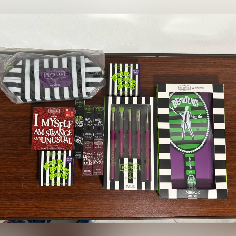Beetle Juice X Revolution‎ Makeup Set